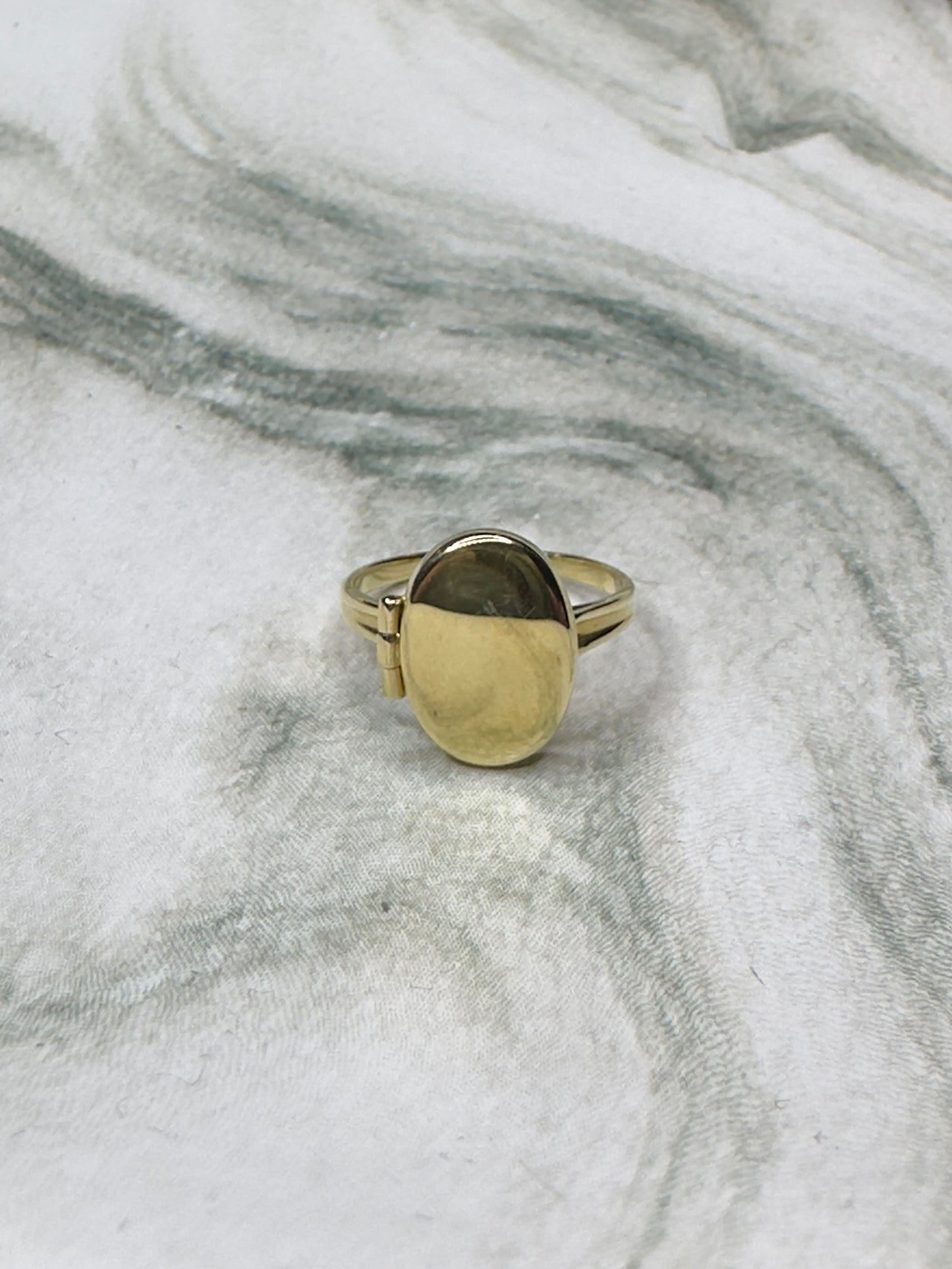 14k Yellow Gold Secret Compartment Locket Ring Sz 8 Oval