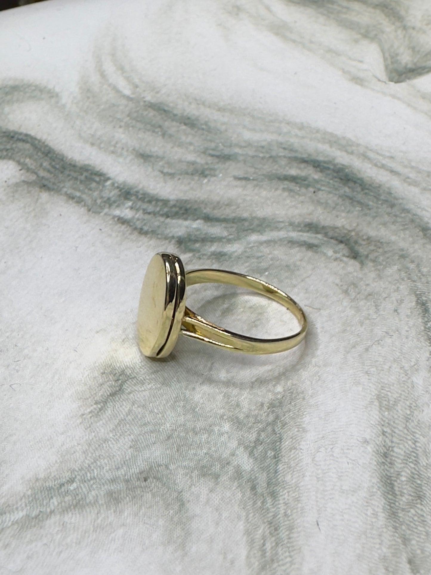 14k Yellow Gold Secret Compartment Locket Ring Sz 8 Oval