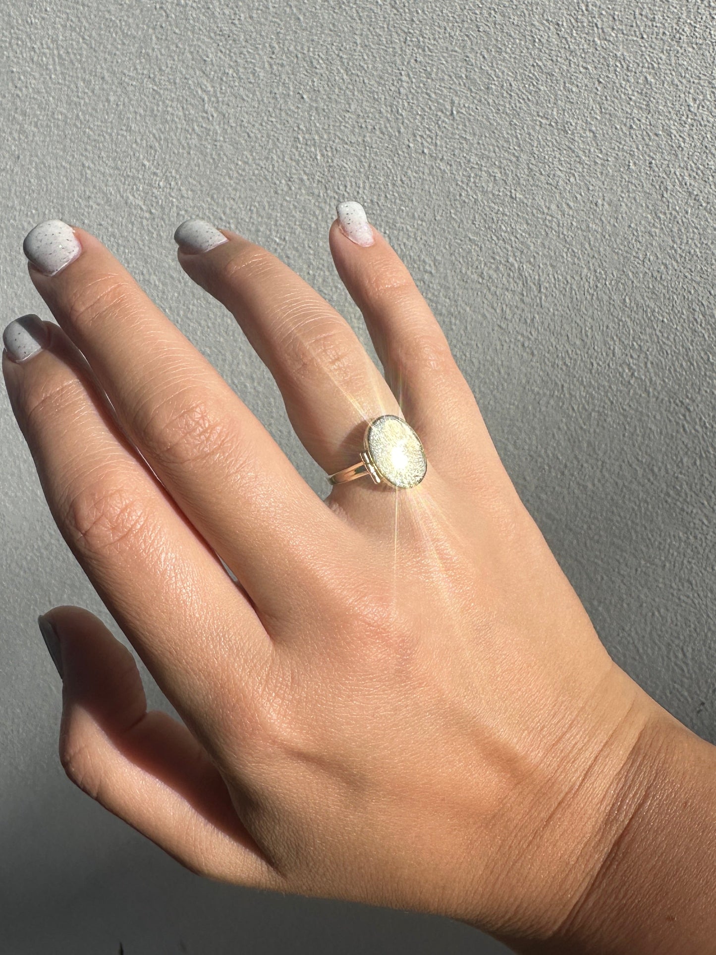 14k Yellow Gold Secret Compartment Locket Ring Sz 8 Oval